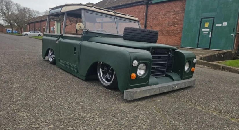 A porig ültetett Land Rover, ami valójában egy Volkswagen Bogár