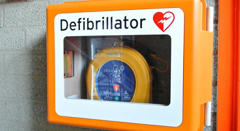 Defibrillátorokat helyeznek el a MagNet Bank fiókjaiban