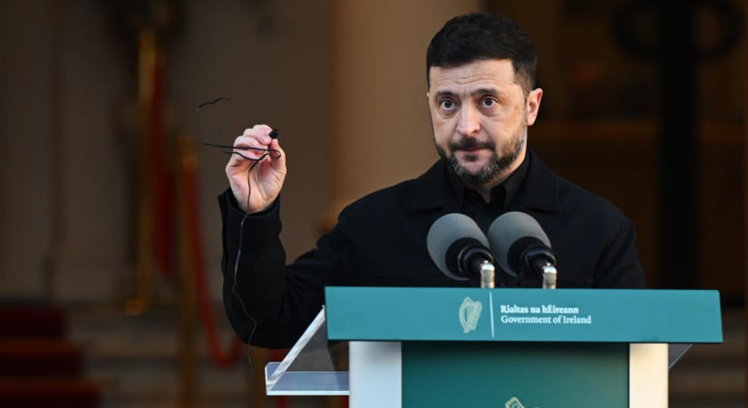 Lemondásra szólította fel Zelenszkij elnököt a világ leggazdagabb embere