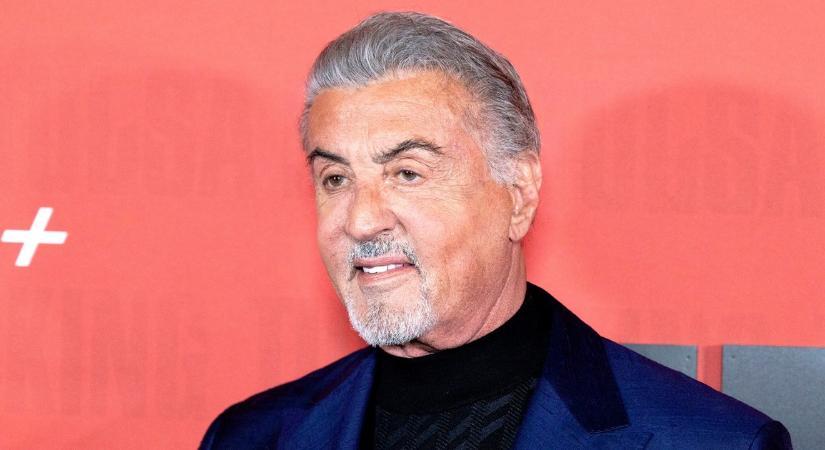 Ritkán látható feleségével közös fotón Sylvester Stallone: így romantikázik a 80 éves világsztár