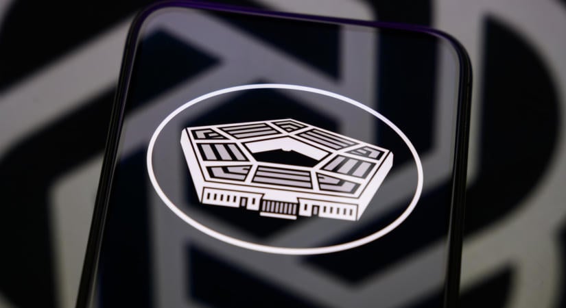 Szabályoznák a mesterséges intelligenciát, de a valódi fegyverkezési versenyt ezzel aligha lehet megfékezni