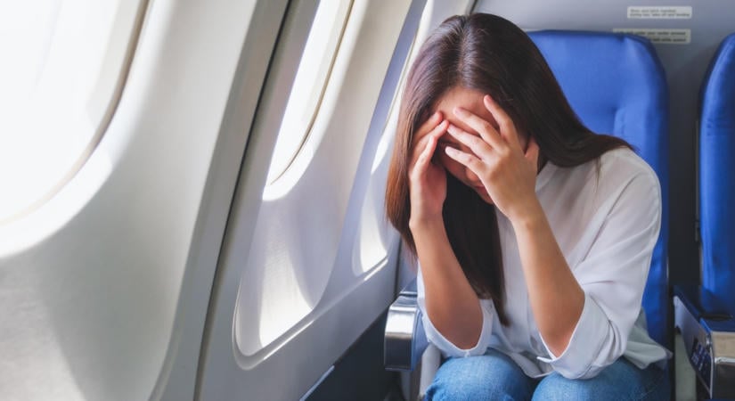 Felfoghatatlan eset a repülőn! Perverz utas miatt vált rémálommá a fiatal nő útja: a személyzet reakciója kiverte a biztosítékot!