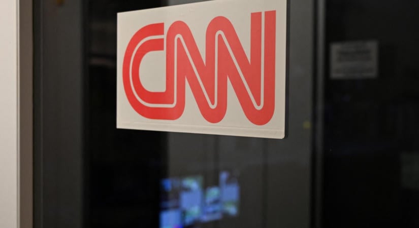 Donald Trump folytatja a harcát az újságírók ellen, a Fehér Ház most az elnök tennessee-i útjáról zárta ki a CNN-t