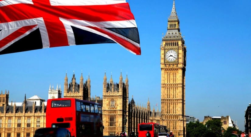Kémkedéssel vádolják a brit haditengerészet egyik katonáját