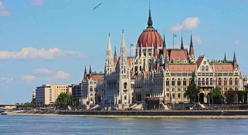 Két mentelmi ügyben is szavaz ma a parlament