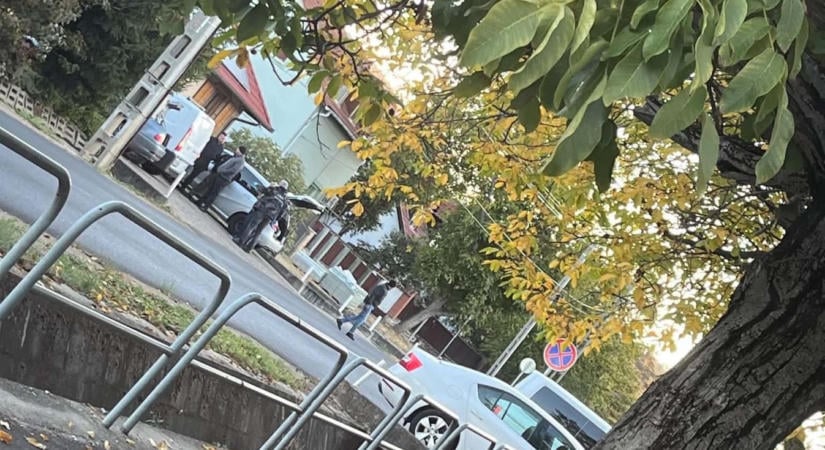 Mi történhetett? Kommandósok és rendőrök lepték el Eger egyik utcáját