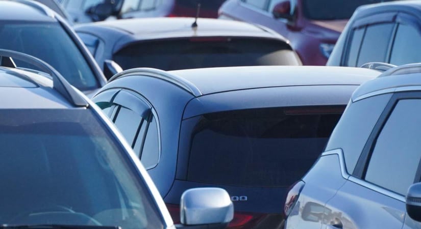 Hiába vonultak ki Oroszországból, továbbra is milliárdokat keresnek a külföldi autógyártók – a Mazda eladásai hatszorosukra ugrottak
