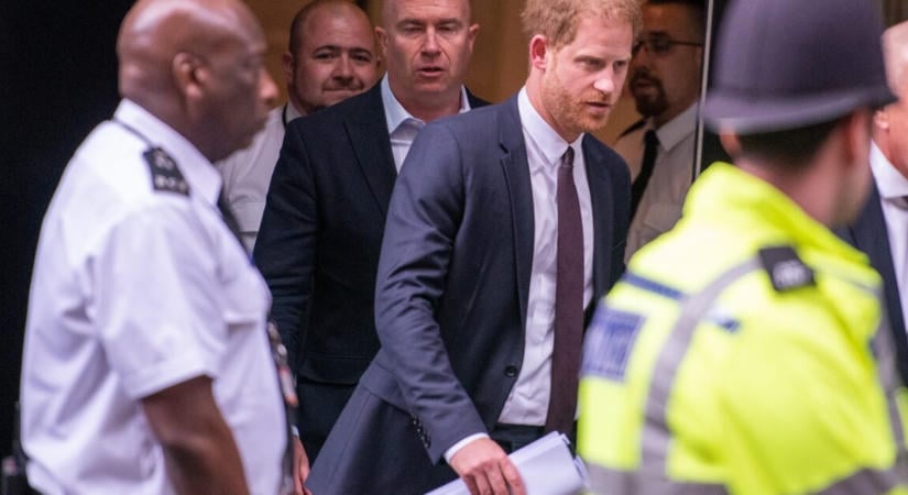 Váratlan lépésre készül Harry herceg, mindenki a brit királyi családra figyelhet