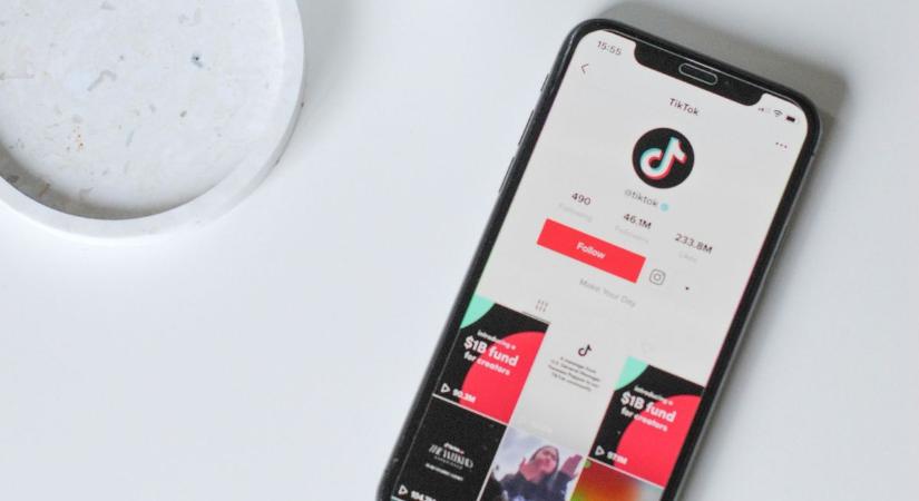 "Ebből trend lesz!" - orosz TikTok-sztár dolgozta fel Dögös Robi slágerét - Videó!