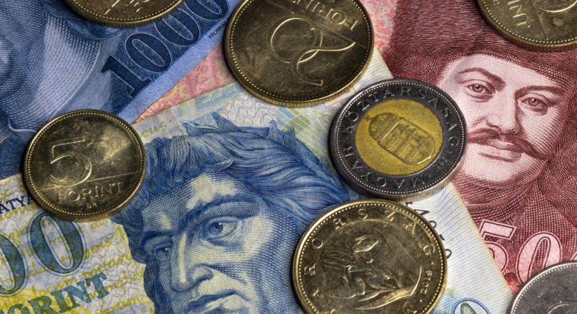 Felemás nap a forintnál: kilőtt a dollár ellenében, 362 közelébe ért az euró