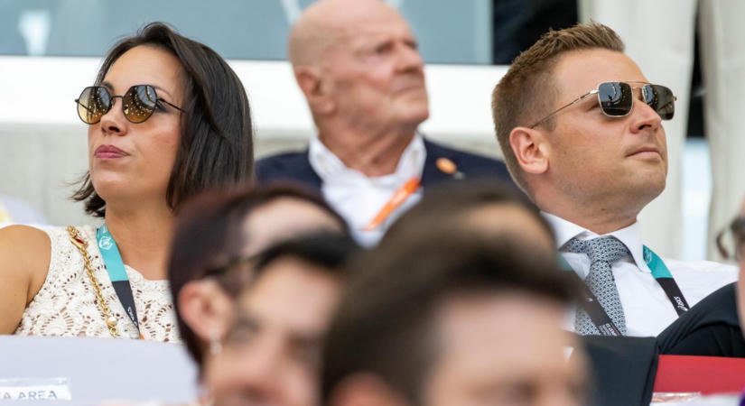 Orbán Ráhel és Tiborcz István szállt ki egy G-osztályú Mercedesből Londonban