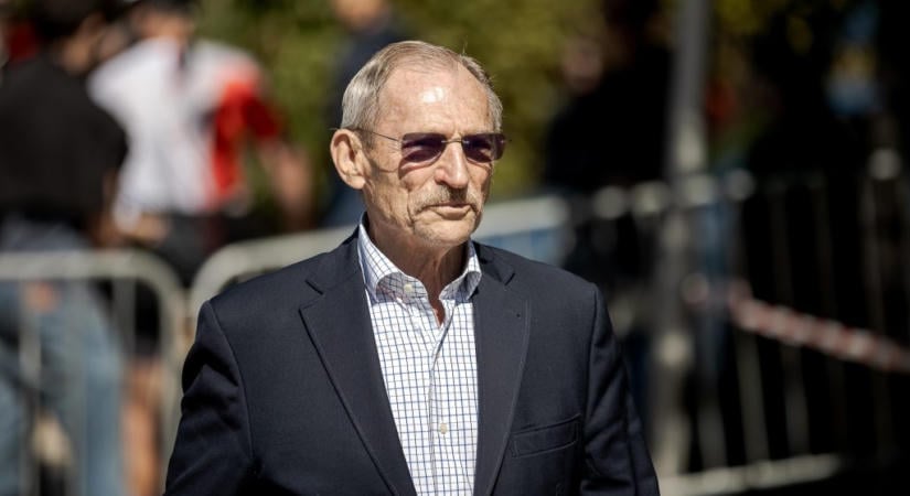 Pintér Sándor szerint nem az ő hibája volt, hogy nem volt kötelező biztosítás a Wartburgján