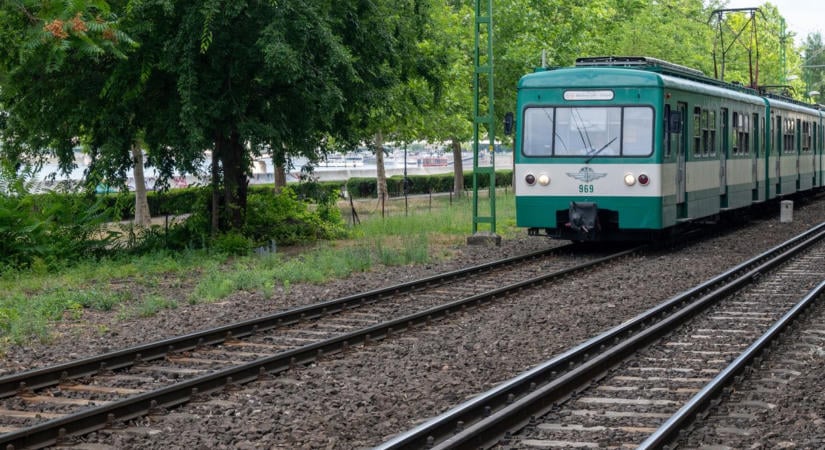 Kilencedikes diákok segítettek egy megsérült idős férfinak a békásmegyeri HÉV-állomáson