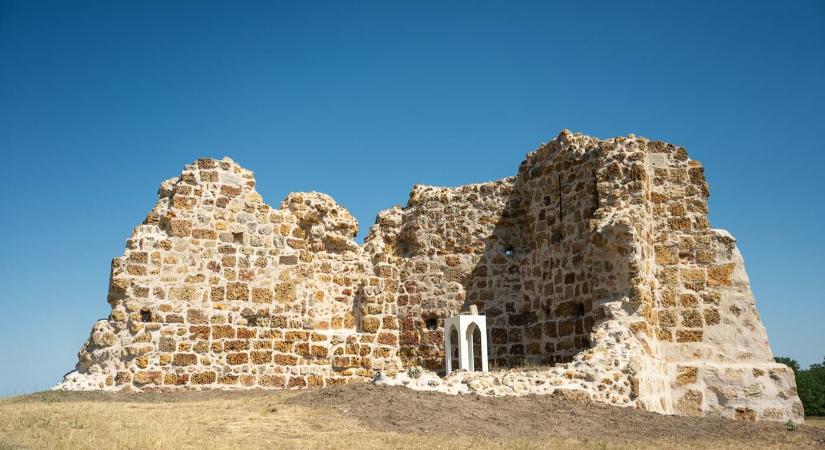 Középkori templomrom újult meg Lajosmizse határában