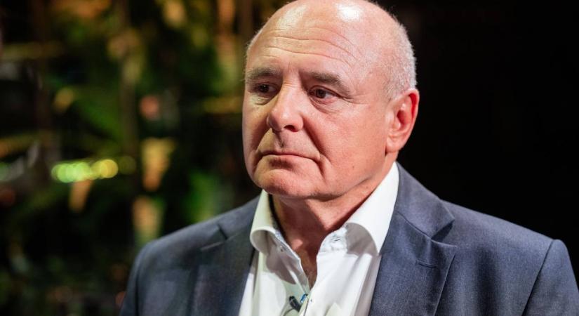 Rónai Egon új feladatot vállalt el, a népszerű műsorvezető nagy fába vágta a fejszéjét