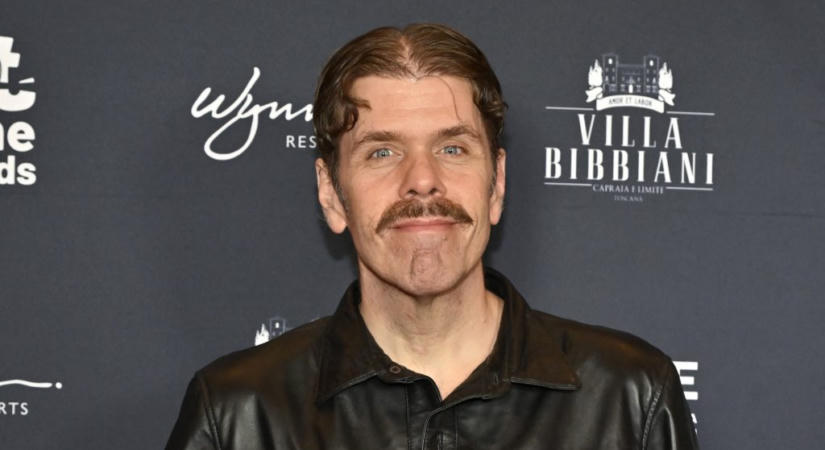 „Amikor kinyitottam az ajtót, egy rémálmom vált valóra” – Perez Hilton testvére megszólalt a bátyja TikTokon közvetített önsértéséről