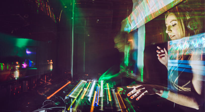 Bekeményít az INOTA: techno, breakcore és brutál fényfestmények az egykori erőműben