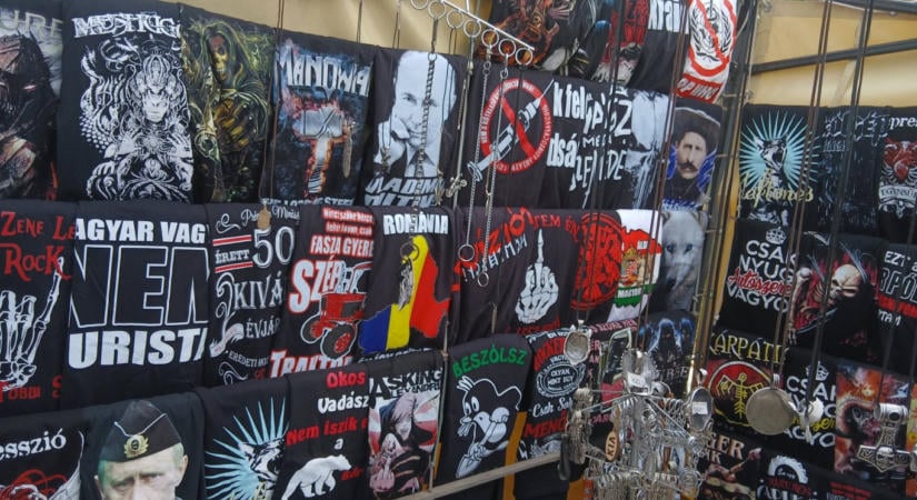 Putyin-pólót és orosz zászlót árult a vásárosnaményi vásárban a Mi Hazánk megyei közgyűlésben ülő képviselője