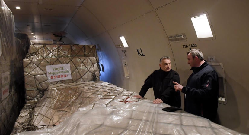 Autóalkatrész-kereskedővel kötött milliárdos szerződést lélegeztetőgépek beszerzésére a külügy a Covid-járvány idején