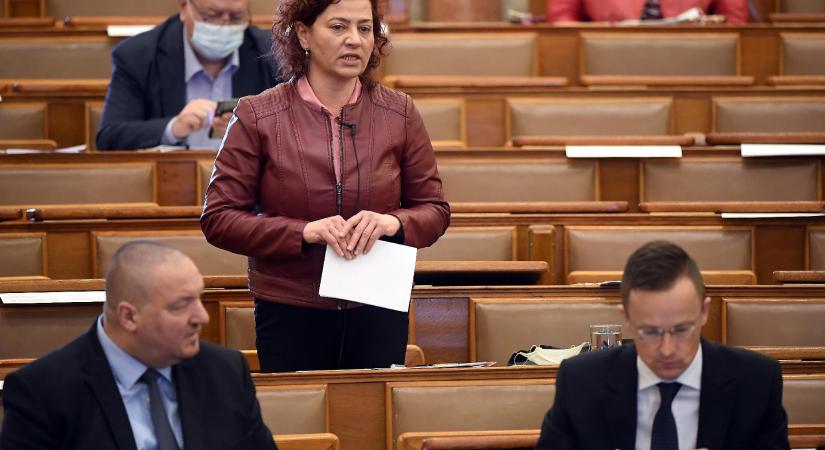 Vadai: Semmit nem nyer azzal Orbán, ha halogatja a ratifikációt