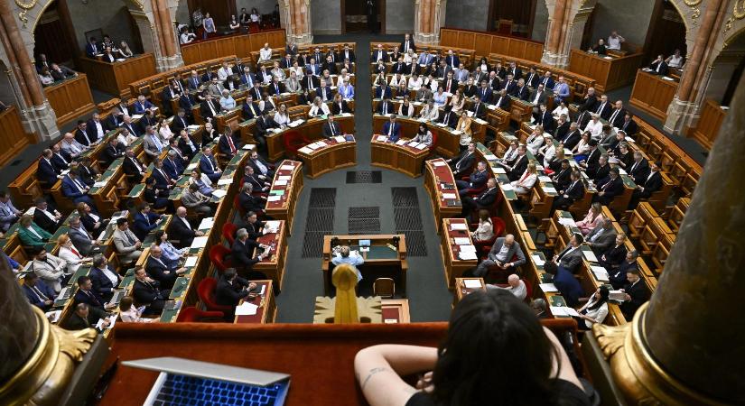 „Nem fog megállni Strasbourgban a Tisza-féle képviselői cikluskorlát”
