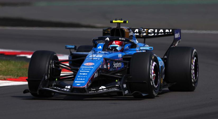 Szokatlan büntetést kapott Carlos Sainz a Brit Nagydíj után