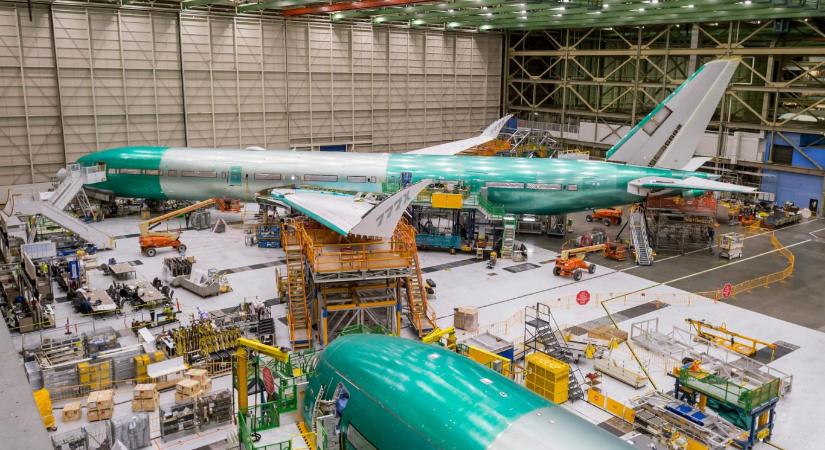 Át kellett volna építeni, a Boeing inkább szétbontotta egy 450 millió dollárba kerülő, nullkilométeres óriásgépét