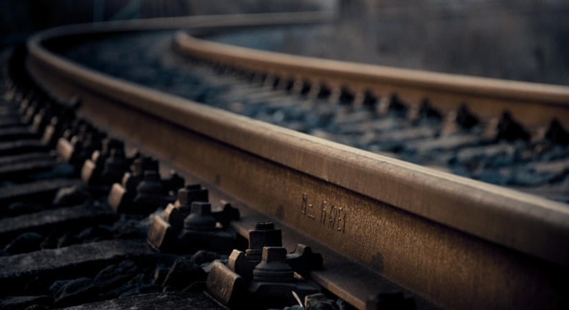 Óriási késések a vasúton több fővonalon is egy felsővezeték-szakadás miatt
