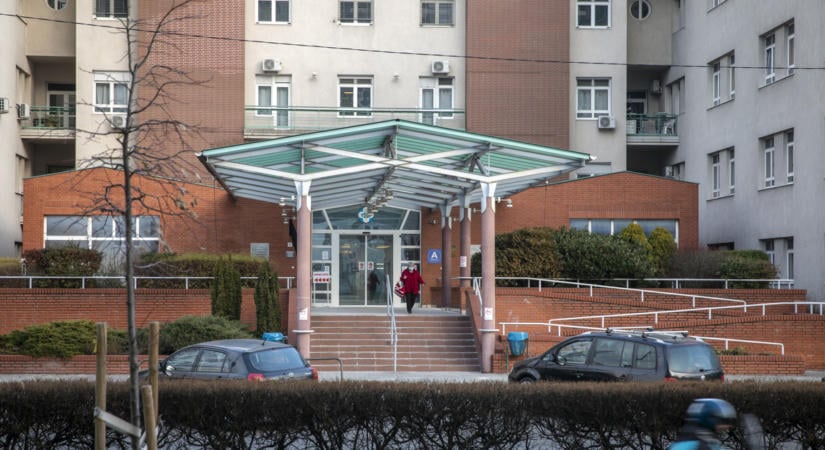 Életveszélyesen megsebesítette magát egy beteg a Szent Imre Kórházban