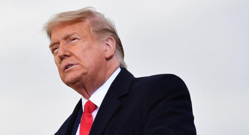 Most titkos iratok nem megfelelő kezelése miatt emeltek vádat Donald Trump ellen
