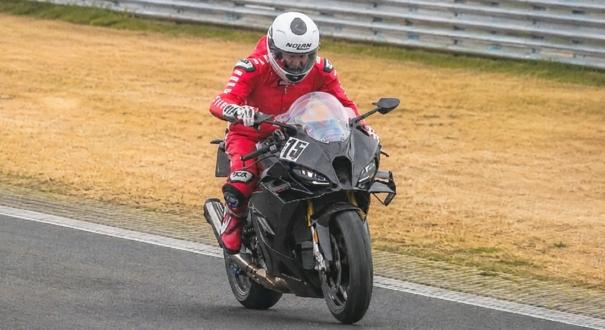 Az első képek a 2027-es BMW S 1000 RR-ről!