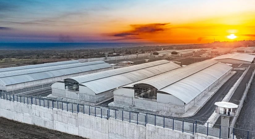 Megnyílt a hatalmas costa rica-i börtönkomplexum: a Bukele-modell árnyoldalai