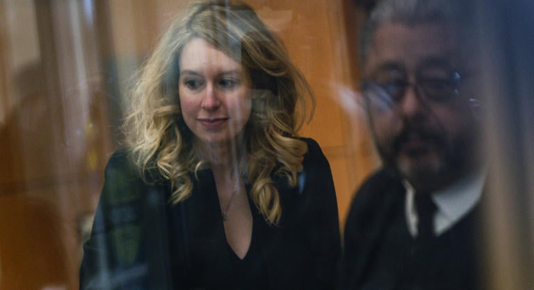 Pár csepp vér, egy milliárdos csalás: Budapesten is vetítik majd az Elizabeth Holmes-filmet