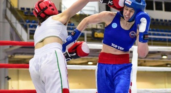 Nemzetközi profi kick-box bajnoki címet nyert Szegfi Zsanett