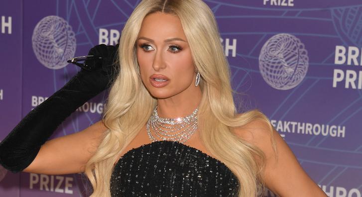 Paris Hilton barna hajjal olvadt be egy karneváli tömegbe, valóban nehéz felismerni így őt