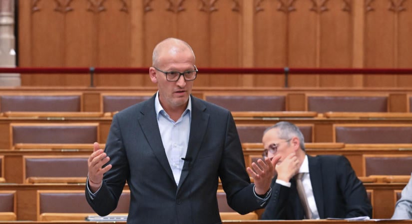 Tarr Zoltán elindította a vizsgálatot az Operettszínházban és felmentette Kiss-B. Attilát