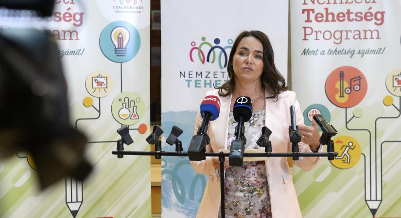 Novák Katalin: Kelengyecsomaggal segített hátrányos helyzetű régióban élő családokat a kormány