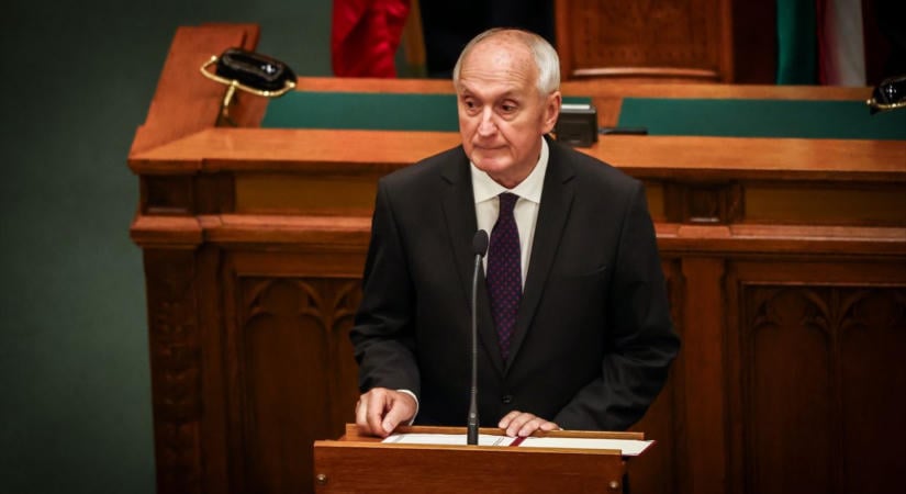 Baka András, Magyarország új köztársasági elnöke megtartja elődjének hivatalvezetőjét