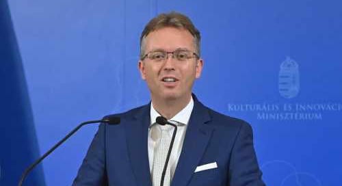 Hankó Balázs elbúcsúzott a családjától és önként bement az Ügyészségre