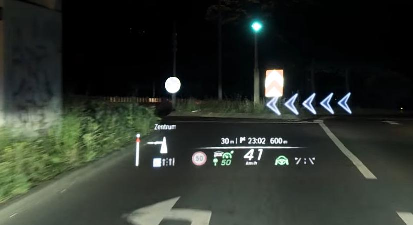 Kiterjesztett valósággal navigál az új Mercedes S-osztály
