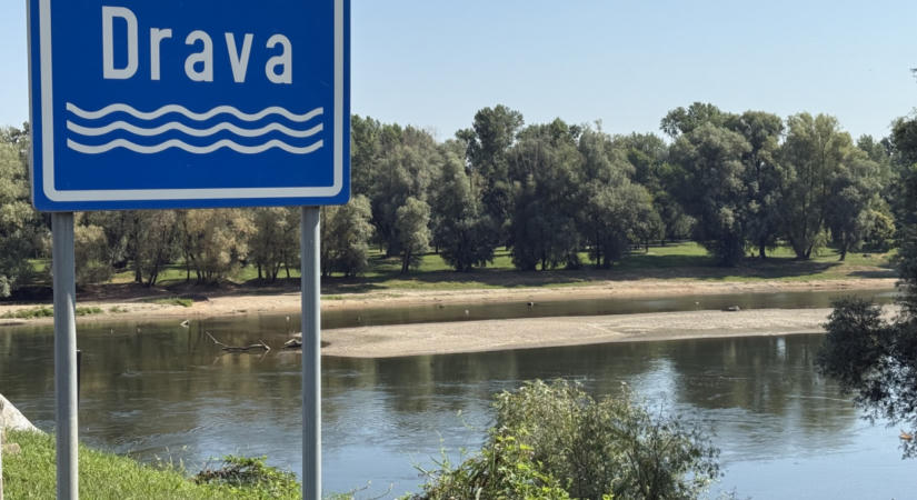 Exkluzív fotókon az apadó Dráva: látszik a régi híd, óriási homokszigetek és egy gránát is előkerült