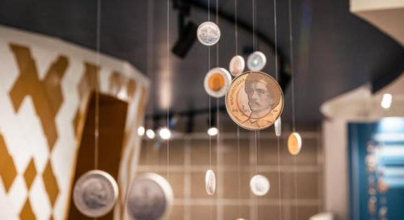Az aranyvonat öröksége. A magyar pénz újjászületése – Új időszaki tárlat nyílt a Pénzmúzeumban