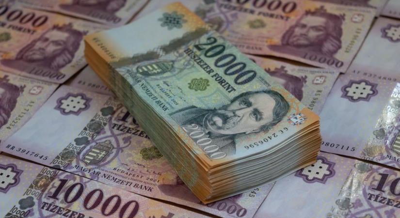 Szó nélkül zsebre tette a 3 millió forintot a szegedi pénzváltóban