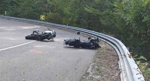 Két motor ütközött Parádsasvár közelében, hárman kerültek kórházba