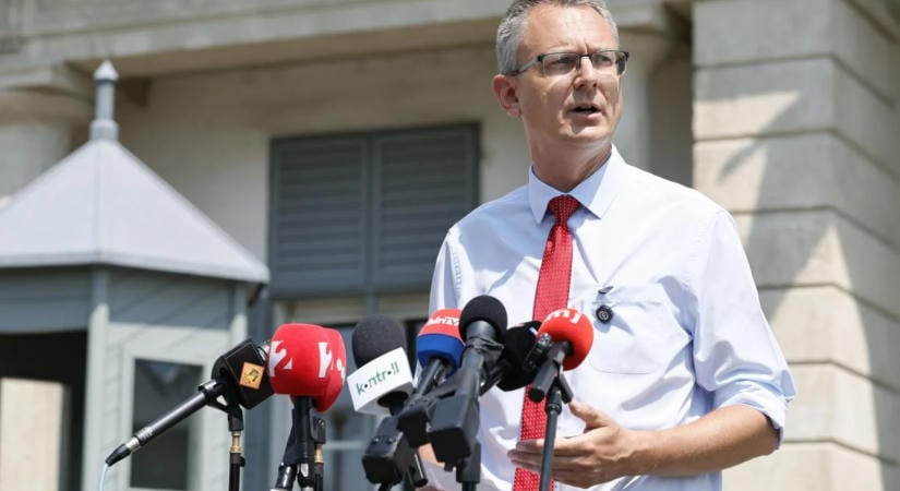 Rétvári Bence szerint Lannert Judit férje jelentős juttatást kapott egy egyetemi alapítványtól