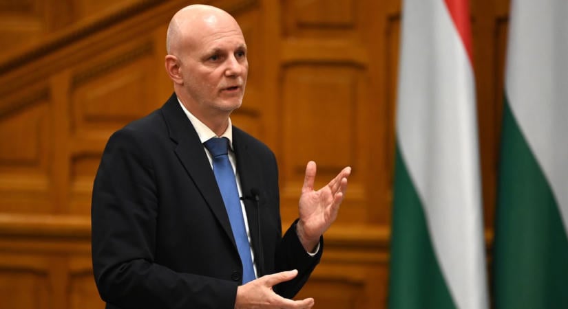 Több milliárdos sumákolás gyanúja: gint, szexjátékot és ékszert is elszámoltak az állami pénzből