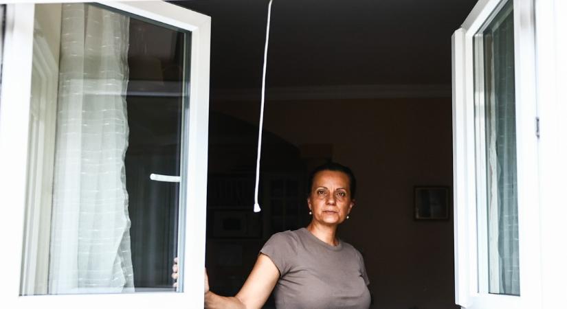 Símaszkos tanítványa tört rá a zuhanyzóban a tanárnőre Veresegyházon: „Az futott át az agyamon, hogy vagy megerőszakol, vagy megöl”