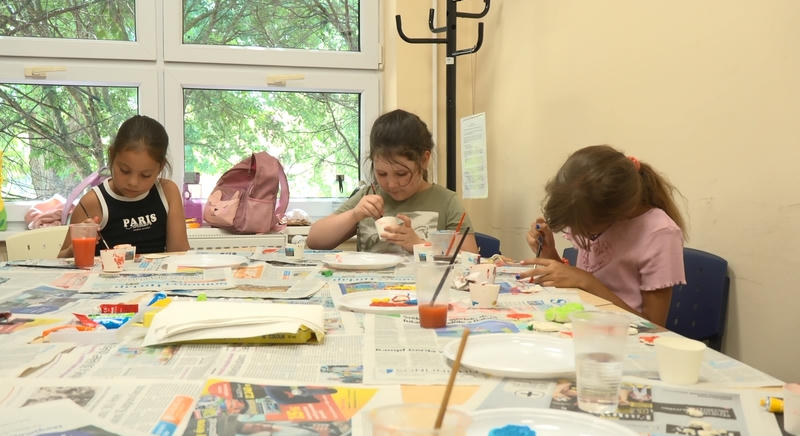 Batikolás, kavicsfestés és jóga is várta a gyerekeket