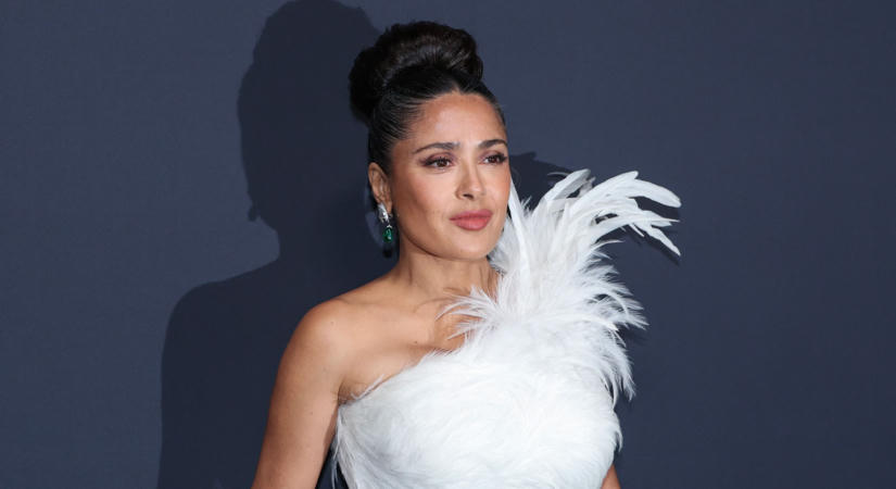 Salma Hayek merész fotókkal ünnepelte a születésnapját