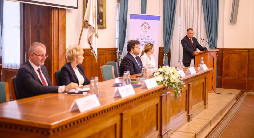 Gépi bírák és űrjog: a jogászok is azt keresik, hol marad az ember